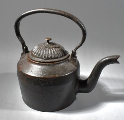 Cast Iron Kettle E Pugh Co 1850 1891 2022 1 157 EHive cast-iron-kettle-e-pugh-co-1850-1891-2022-1-157-ehive