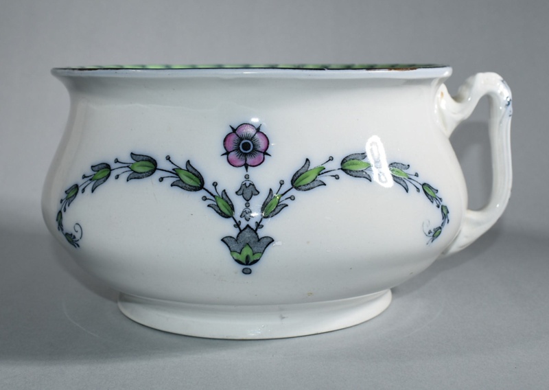 Chamber pot; Wood & Son; 1907 1910; 2020.2.1 eHive