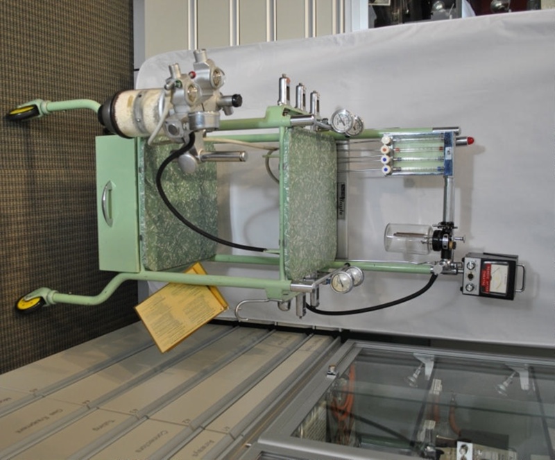 Boyle Anaesthetic Machine; Commonwealth Industrial Gases Ltd. (CIG