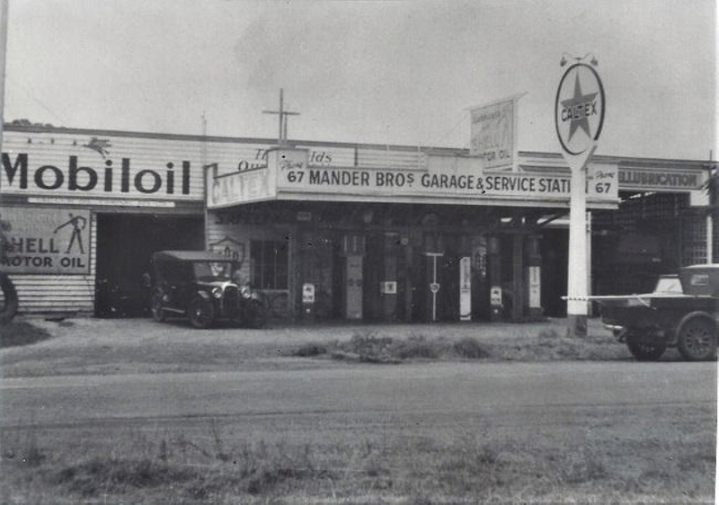 Photographs x 2 in 1943 of Mander Bros. Garage & Service Station