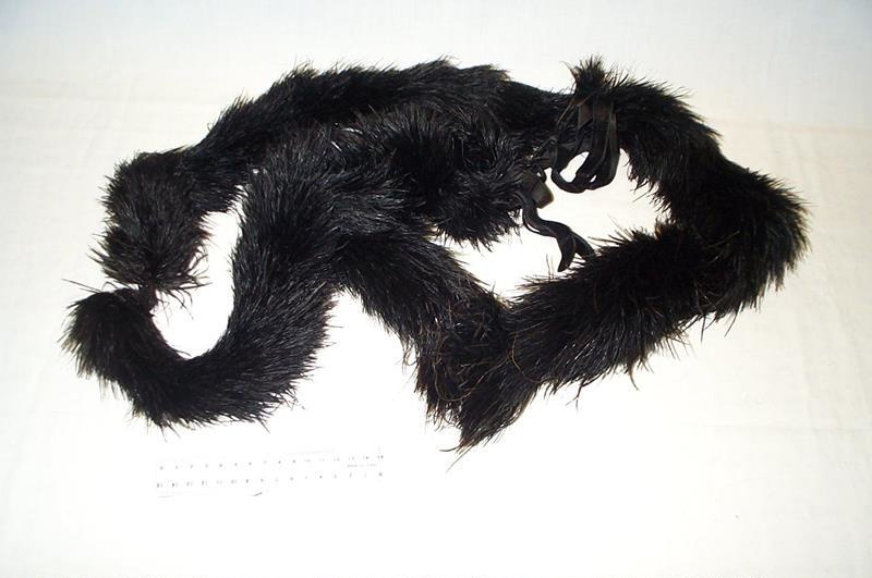 Feather Boa, black; R01779 eHive