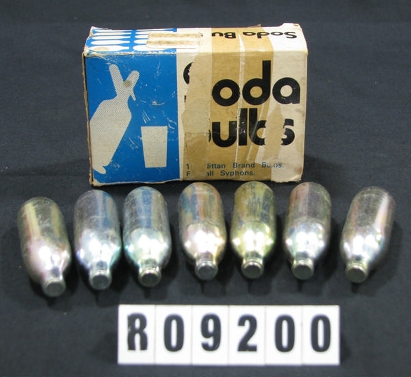 Soda siphon & soda bulbs (7); Tansan Gas Co Ltd; R09200 eHive