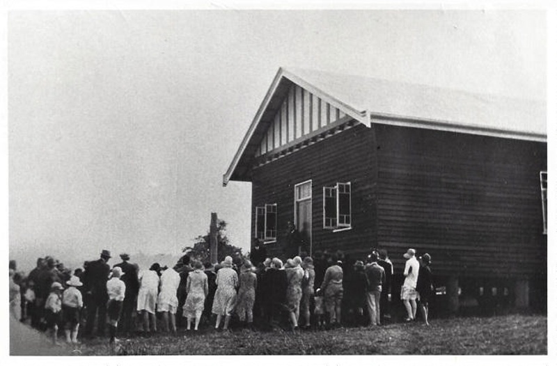 Photograph of the opening of Mount Cotton Hall; 11/1930; P01898 eHive
