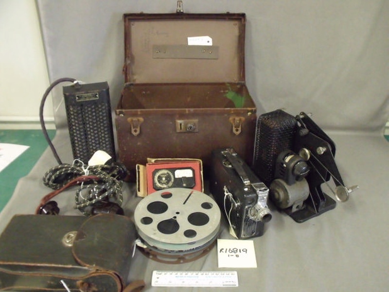 Set of 16mm movie equipment + leather case; Kodak; 1930; R16819