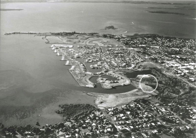 Photographs x 7 of Raby Bay Harbour Development. ; Bayside Bulletin