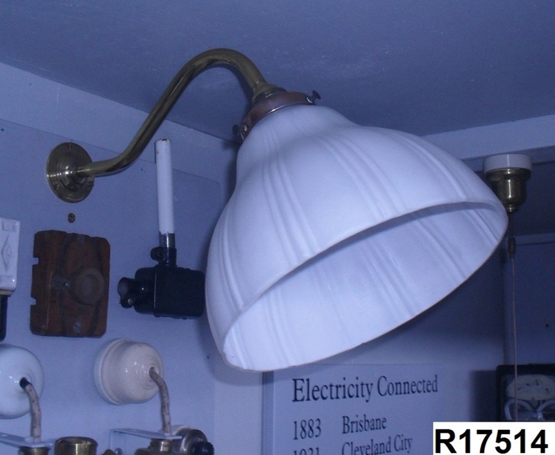 Electric Light Fitting; R17514 eHive