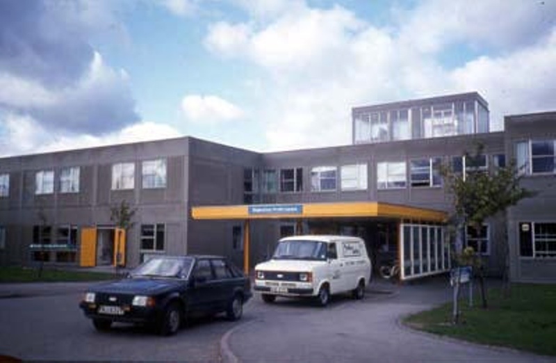 Milton Keynes Hospital Eaglestone Health Centre entrance; Unknown