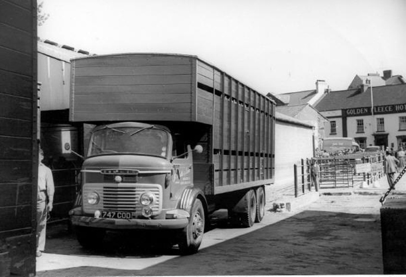 Cattle Market, Barnstaple; Temple Press Ltd; 1940; 67010 eHive