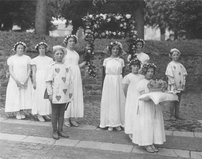 Old English Fair, South Molton; Unknown; 1936; 2046 eHive