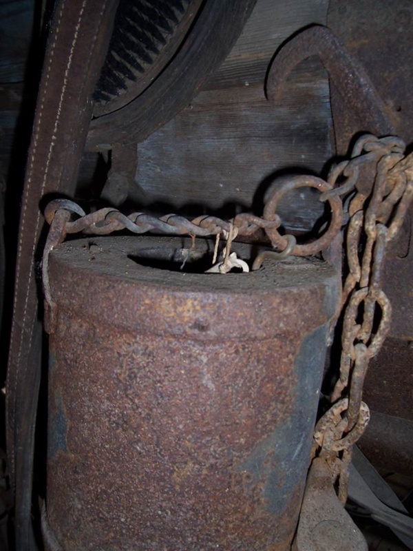 Grease bucket for a Conestoga wagon; TR0015 eHive
