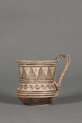 Mug; ca. 750-725 BC; 4.53