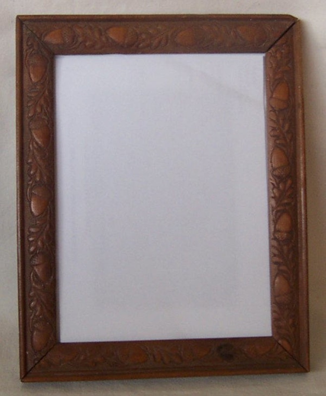 Acorn Carved Picture Frame; FHR_00139 eHive
