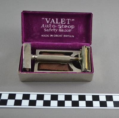 Razor, safety; Valet; c. 1930 - 1960; GSM_00442 | eHive