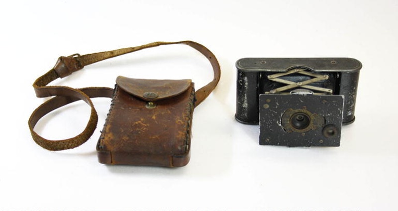 VEST POCKET AUTOGRAPHIC Kodak good / Edwardian Eastman Kodak Camera / Folding Bellows / Pocket camera / untested / display prop / American /