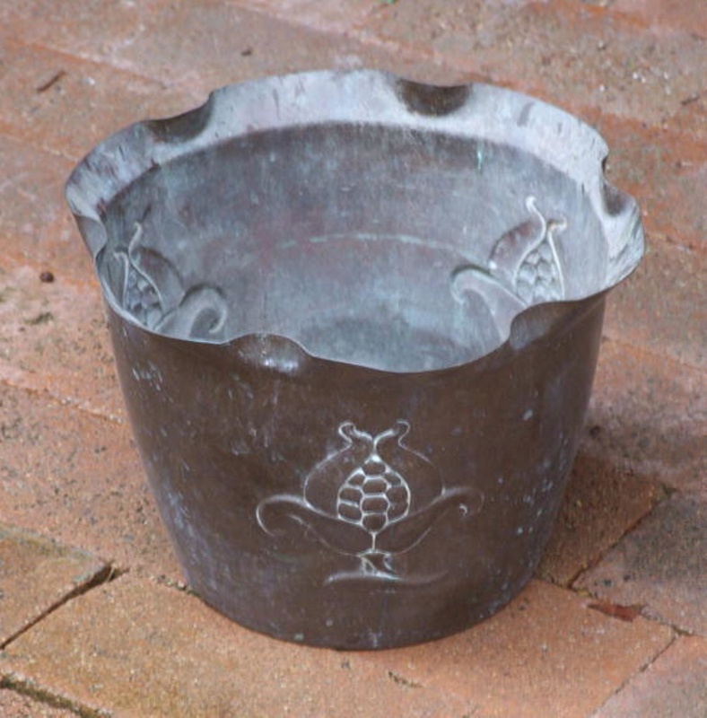 Jardiniere, copper; Joseph Sankey and Sons Ltd; [1900-1910]; 981.1