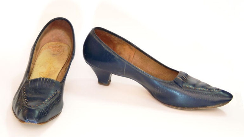 Ladies navy leather court clearance shoes