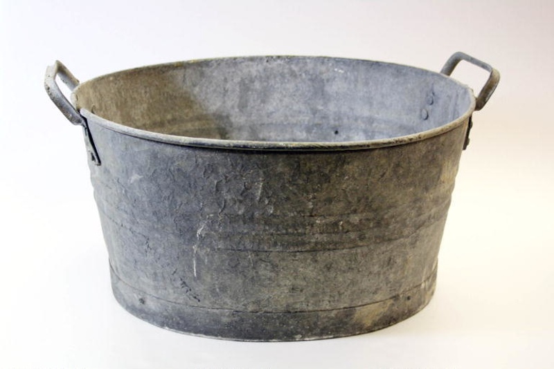 Baby bath, galvanised iron; [19001930]; 981.1.4 eHive