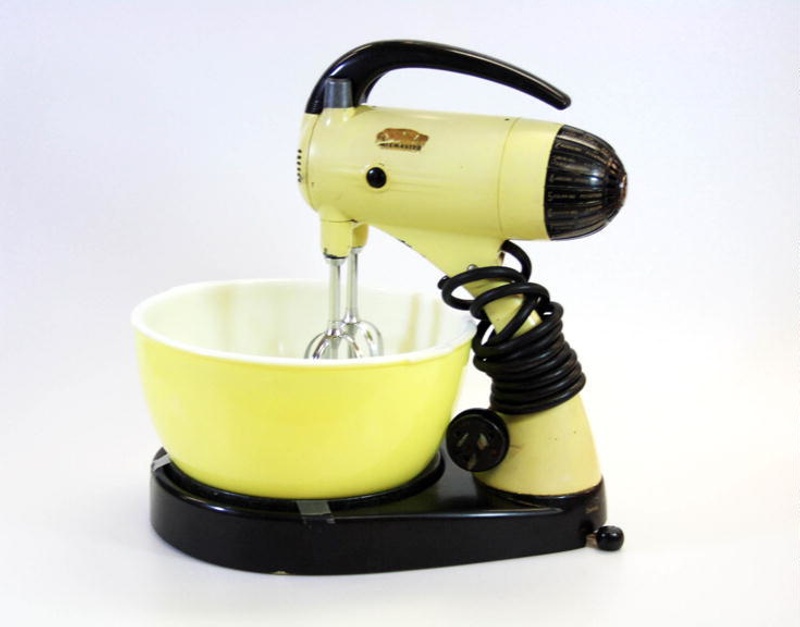 Mixmaster By Sunbeam- 1970's Mixer with Bowls and Beaters, Bakelite Works  Great