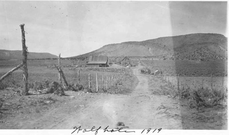 Dirt road leading to farm house and barn.; 8675 | eHive