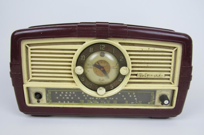 Radio / Clock; Australian General Electric; 1954; MUS1993.58.2 eHive