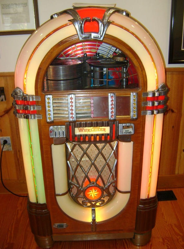 Wurlitzer Jukebox; Wurlitzer; 1946; 2022.150.1 on eHive