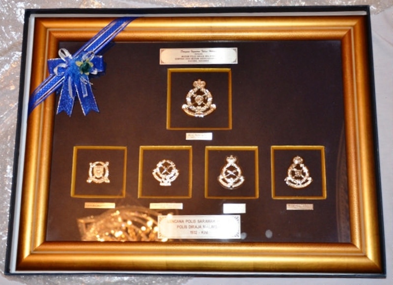 Badge Of Police Sarawak In Frame Souvenir From Polis Diraja Malaysia Patmh Nh On Ehive