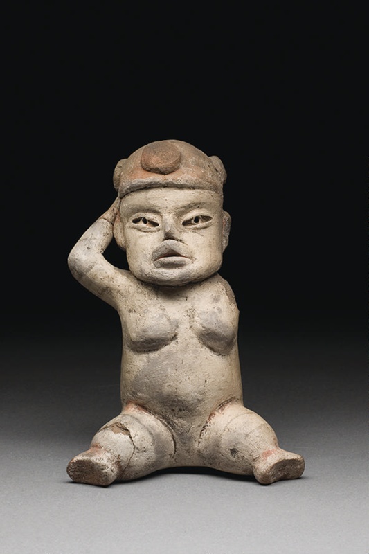 Istuva naishahmo / Figur, sittande kvinna / Figurine, seated female ...