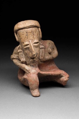 Istuva naishahmo / Figur, sittande kvinna / Figurine, seated female ...