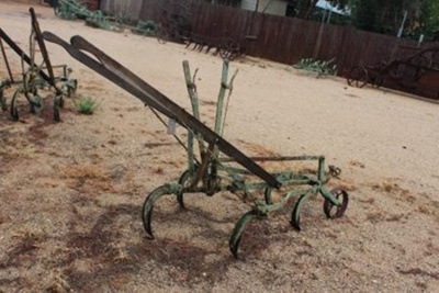 Garden Cultivator


; M15