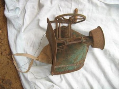 Hand broadcaster ; M91