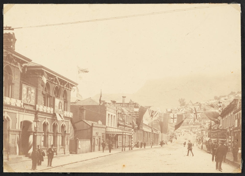 Norwich Quay, 22 June 1901. The Post Office and street are decorated to