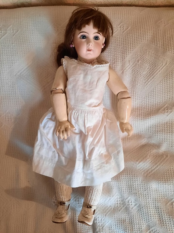 Doll with brown hair; Emile Jumeau; 1878-1880; KMBS 0241.4