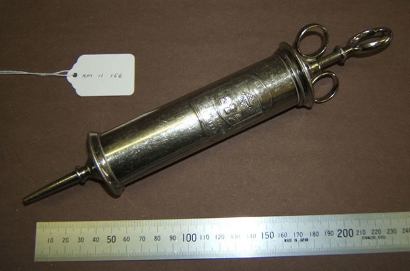 Aural syringe ; Joseph Gray & Son Sheffield; AM.11.156 eHive