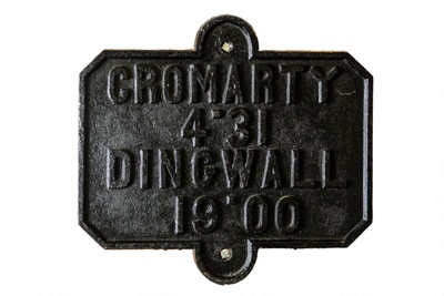 Cast iron road sign "CROMARTY 4.31 DINGWALL 19.00"; CRMCH.1994.023