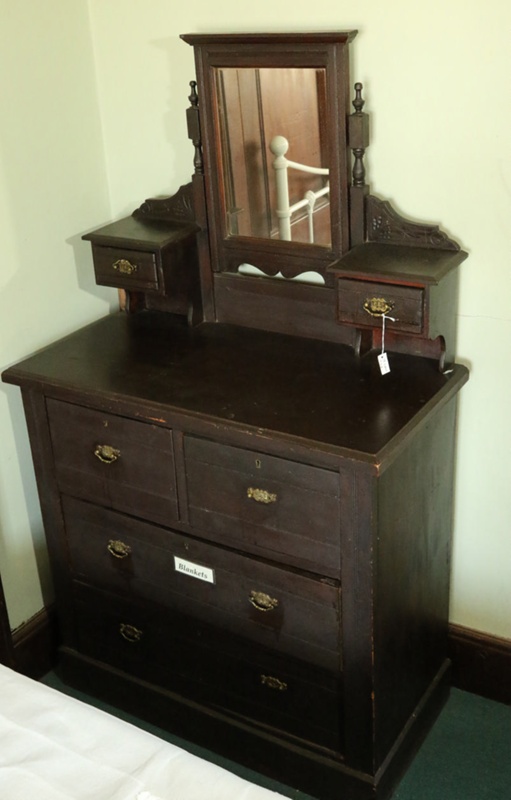 Dressing table/combination chest; 79.2460 | eHive