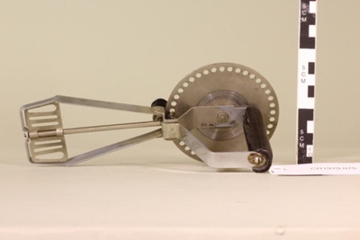 Paddle egg beater; Avon Metal Industries; Unknown; CR1979.075