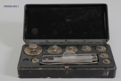 Apothecary weight set in bakelite case image item