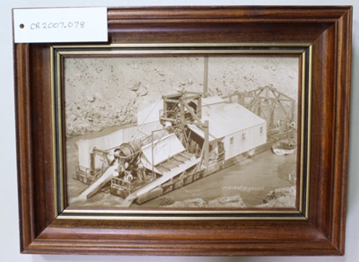 Photograph, 2nd Magnetic Dredge, framed; Unknown; 1902; CR2007.078