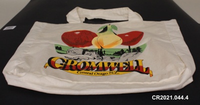 "Big Fruit" Commemorative Shopping Bag; Unknown maker; Unkown; CR2021.044.4