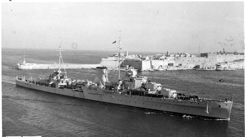 Photograph of a Leander class cruiser; photographer : unknown; SHHMG ...