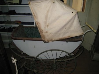 Baby's Pram
; SH1968-933