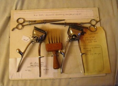 Hairdressing tools - 2 cutters, 2 scissors, 1 brush
; SH1968-1678