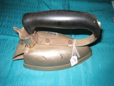 Early model Electric Iron ; SH68-211