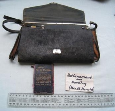 Handbag - black leather, flap with press stud close - 2 handles
; SH1968-3050