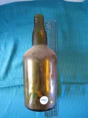 Bottle - brown - shaped - liquor
; SH1968-3082