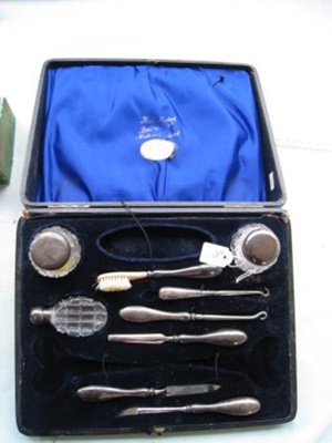 Sterlingsilver 9 piece manicure set in case
; SH68-1593