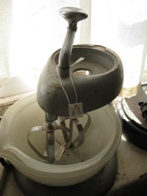 Mixer - food - hand operated
; SH1968-2023