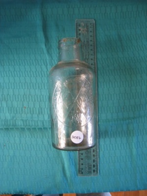 Bottle - clear with crossed flags regd trade mark
; SH1968-3084