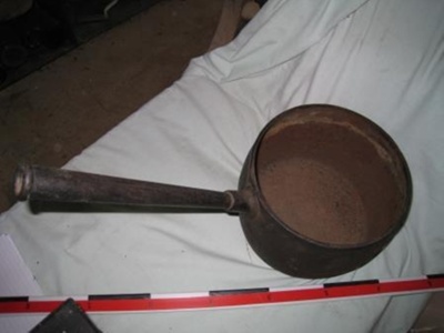 Large Iron Cooking Pot 

; SH1968-4