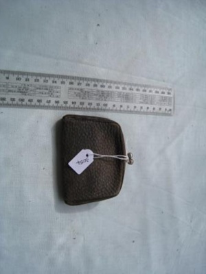 Purse - coin purse leather with metal claps and internal divider
; SH1968-3054